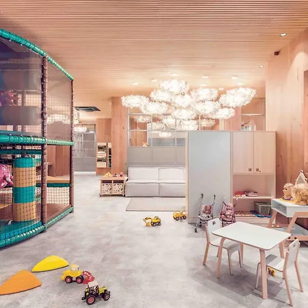 Edelweiss - Salzburg Mountain גרוסארל