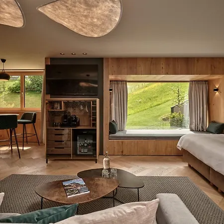 Edelweiss - Salzburg Mountain גרוסארל