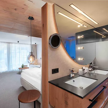 מלון Edelweiss - Salzburg Mountain 5*