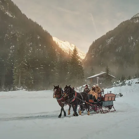 Edelweiss - Salzburg Mountain גרוסארל